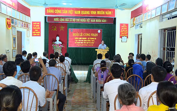 Lễ công nhận cộng đồng 100% sử dụng nhà tiêu hợp vệ sinh cho thôn Lang Chang, xã Trung Hà