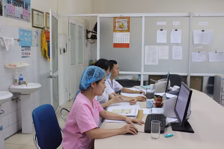 Tại các cuộc họp, y bác sỹ Bệnh viện Thể thao đều nói không với cốc nhựa.