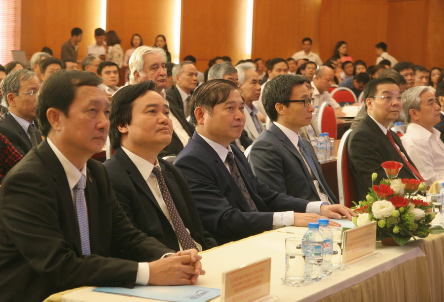 Các đại biểu tham dự buổi lễ