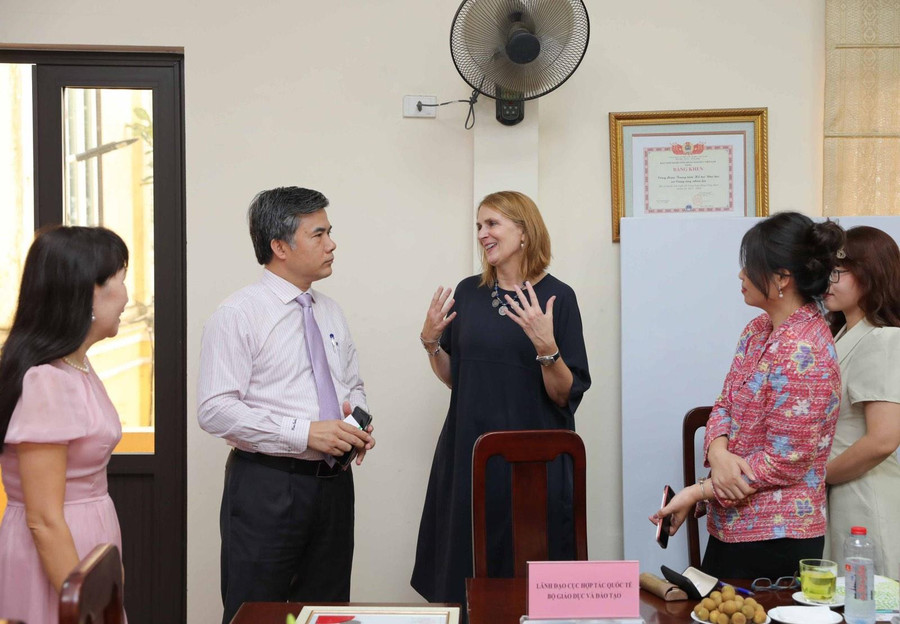 Hai bên trao đổi về những nội dung hợp tác. Hai bên trao đổi về những nội dung hợp tác.