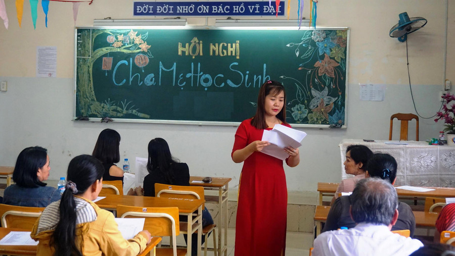 Ban đại diện cha mẹ học sinh nắm bắt, lắng nghe ý kiến của các phụ huynh trao đổi về tình hình sinh hoạt, học tập của học sinh Ban đại diện cha mẹ học sinh nắm bắt, lắng nghe ý kiến của các phụ huynh trao đổi về tình hình sinh hoạt, học tập của học sinh