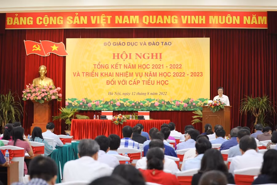 Thứ trưởng Nguyễn Hữu Độ chủ trì hội nghị.