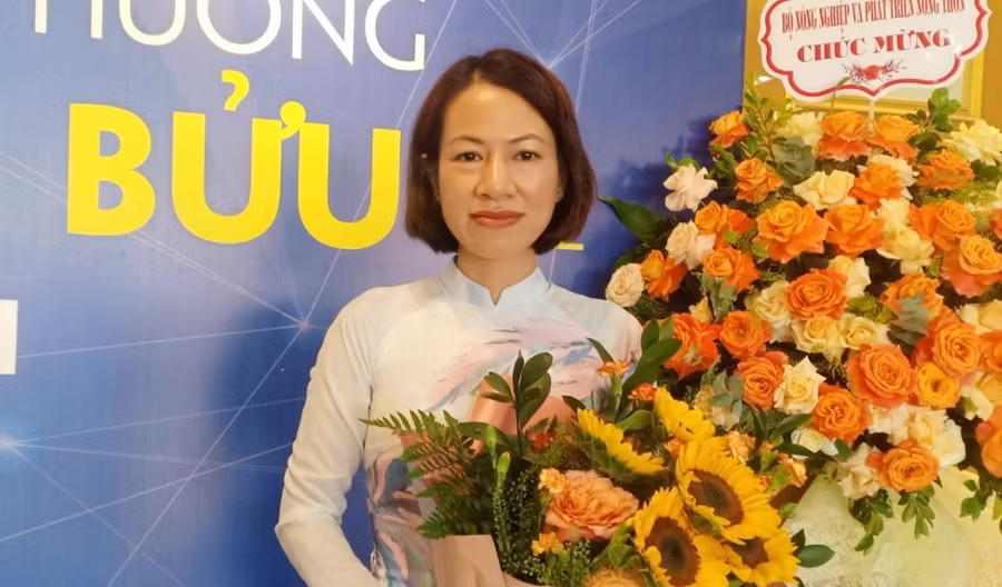 PGS.TS Nguyễn Thị Lệ Thu nhận giải thưởng Tạ Quảng Bửu 2022.