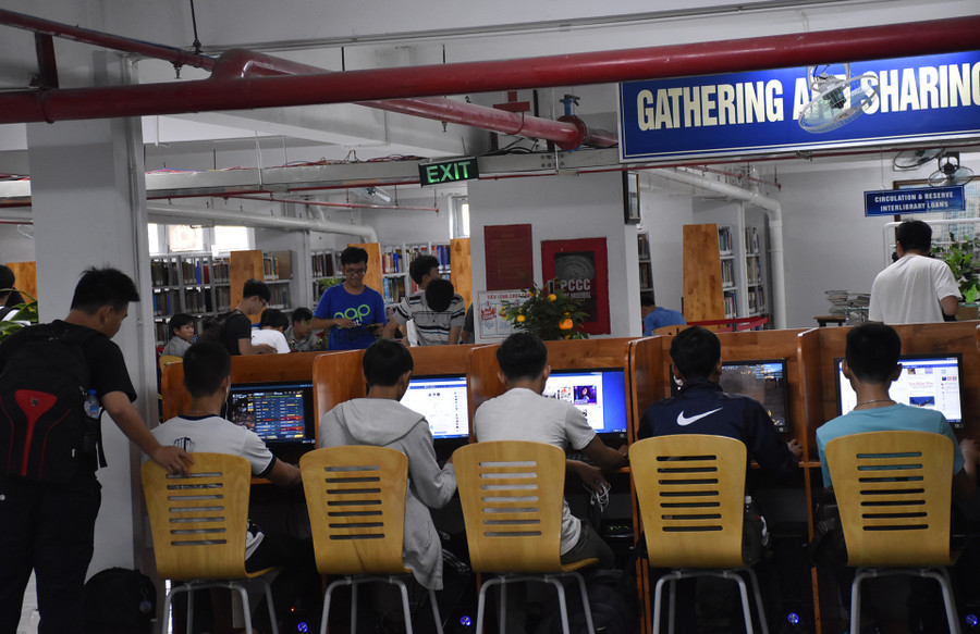 Góc học tập được trang bị máy tính kết nối internet để SV dễ dàng tìm kiếm thông tin