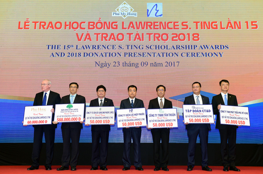 Quỹ Lawrence S. Ting nhận trợ của các mạnh thường quân tại buổi lễ