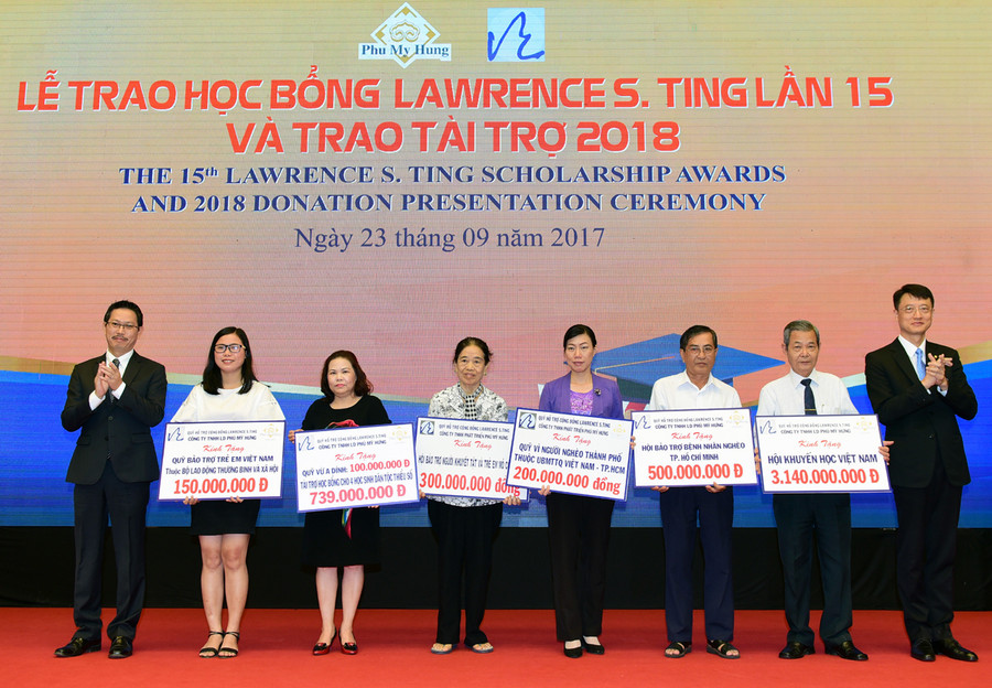Công ty Phú Mỹ Hưng trao tài trợ, học bổng cho các Quỹ, Hội từ thiện