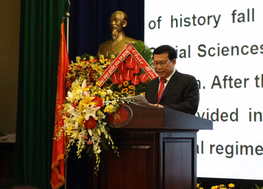 PGS.TS Võ Văn Sen - Hiệu trưởng nhà trường phát biểu tại lễ khai giảng