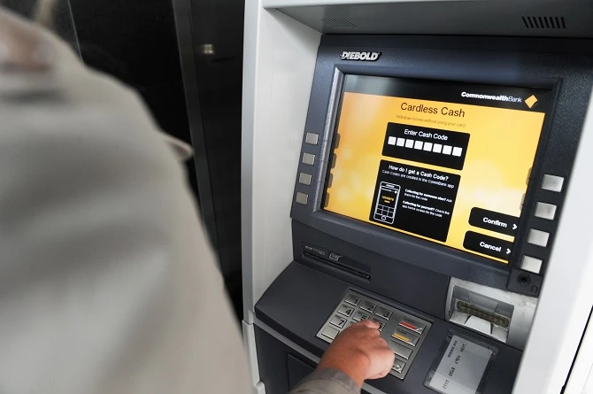 Smartphone sẽ thay thế thẻ ATM để rút tiền 