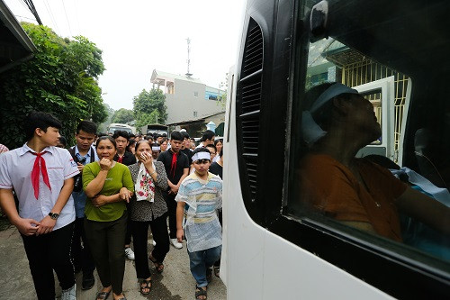 Nước mắt ở lại...