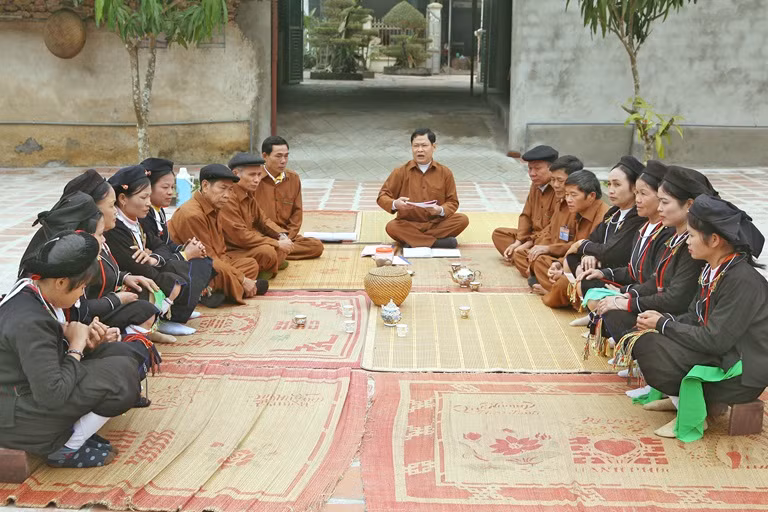 Một buổi sinh hoạt của CLB Soọng cô tại huyện Tam Đảo. Ảnh: Minh Hường