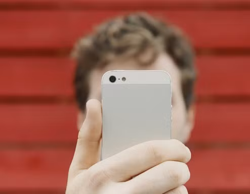 Nam giới đăng nhiều ảnh tự sướng là biểu hiện “bị tâm thần” 