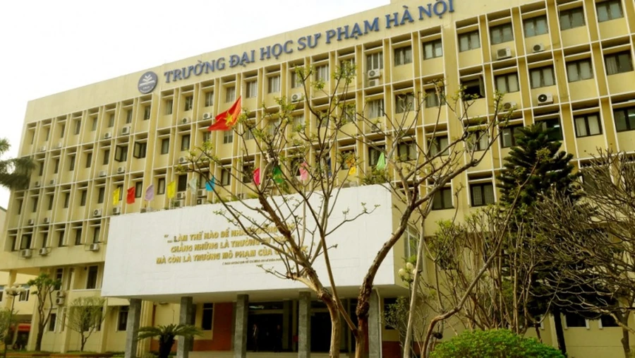 Thủ khoa ĐH Sư phạm Hà Nội do được nâng điểm viết đơn xin thôi học