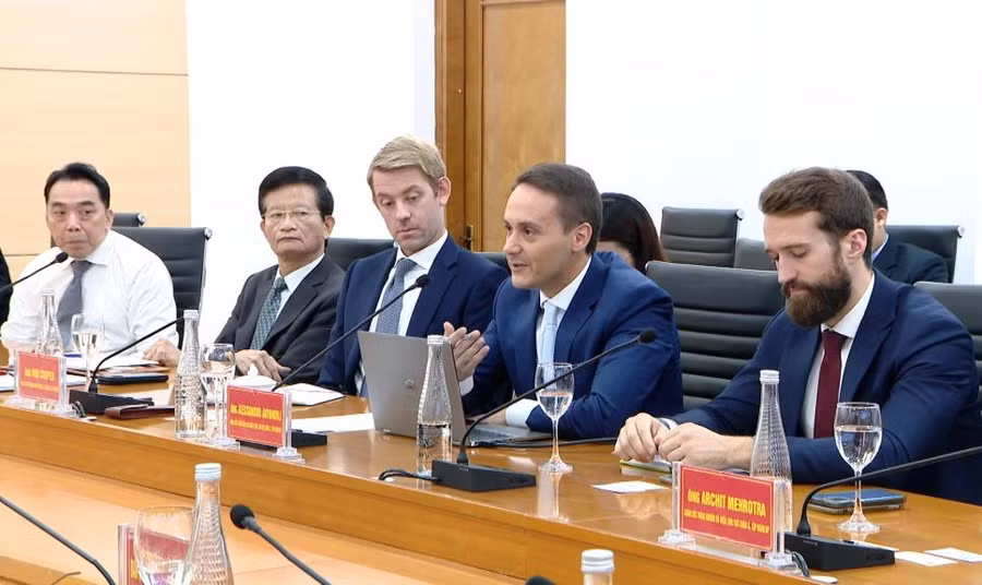 Đại diện nhà đầu tư phát biểu tại buổi làm việc.