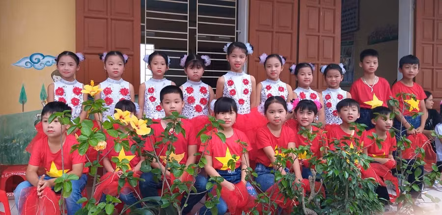 Học sinh trường Tiểu học Kim Đính (huyện Kim Thành) hào hứng tham gia các hoạt động thực tế rèn luyện kỹ năng sống.