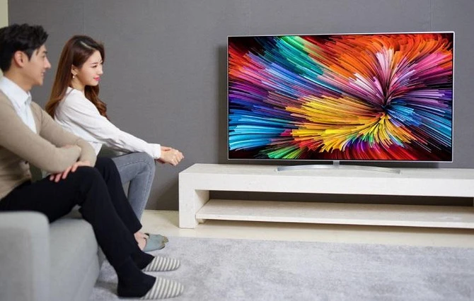 LG giới thiệu TV OLED “mỏng như giấy dán tường“