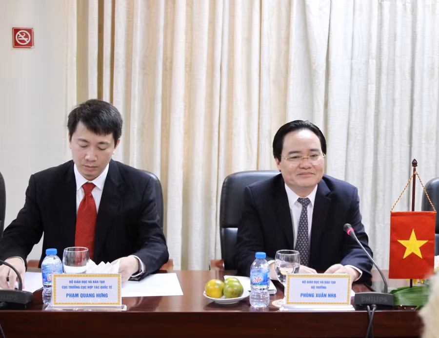 Bộ trưởng Phùng Xuân Nhạ đề nghị tăng cường hơn nữa hoạt động quảng bá về giáo dục của Nga