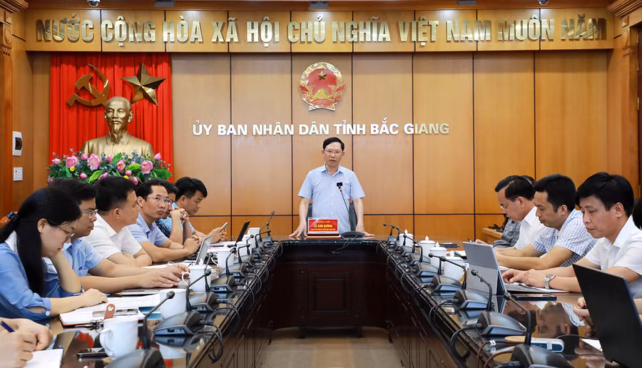 Chủ tịch UBND tỉnh Bắc Giang chủ trì làm việc với các địa phương và doanh nghiệp.