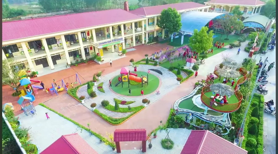 Trường Mầm non Hương Vĩ nhìn từ trên cao. 