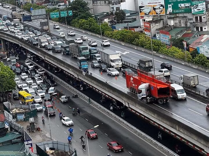 Hiện trường vụ TNGT trên đường Vành đai 3 trên cao.