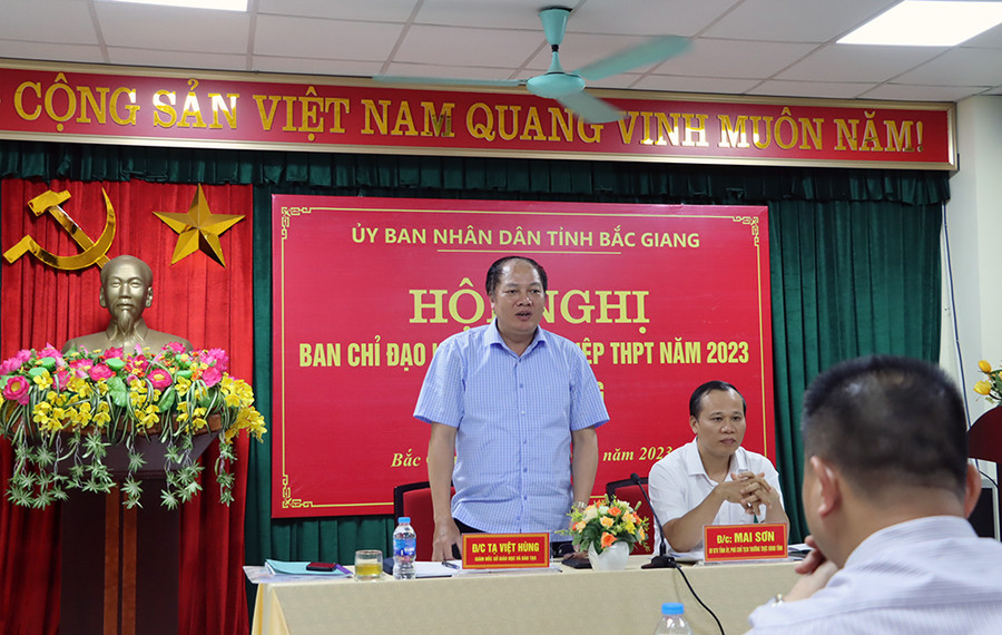 Ông Tạ Việt Hùng - Giám đốc Sở GD&ĐT Bắc Giang phát biểu. Ông Tạ Việt Hùng - Giám đốc Sở GD&ĐT Bắc Giang phát biểu.