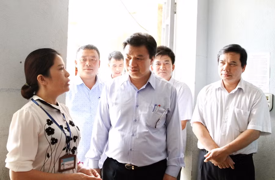 Thầy trò vùng lũ Lai Châu vượt khó chuẩn bị cho năm học mới ảnh 1