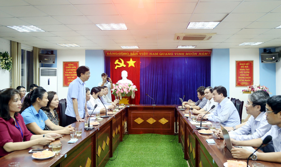 Quang cảnh buổi làm việc