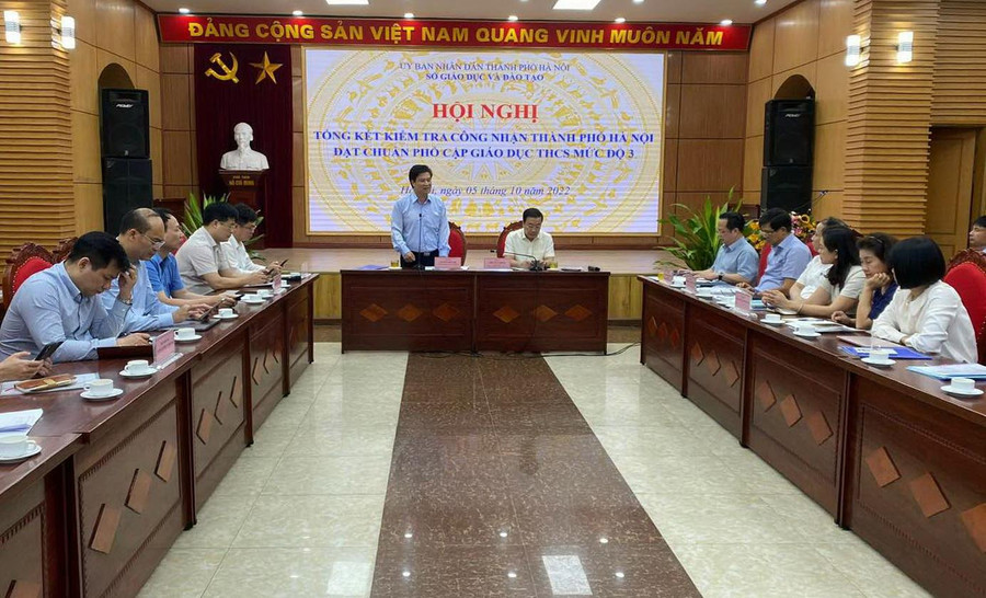 Thứ trưởng Nguyễn Hữu Độ và đoàn công tác của Bộ GD&amp;ĐT làm việc với Sở GD&amp;ĐT Hà Nội tổng kết công tác kiểm tra công nhận Hà Nội đạt chuẩn phổ cập giáo dục THCS mức độ 3