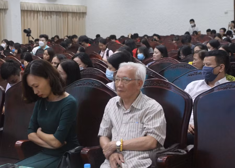 Các đại biểu tham dự hội thảo.