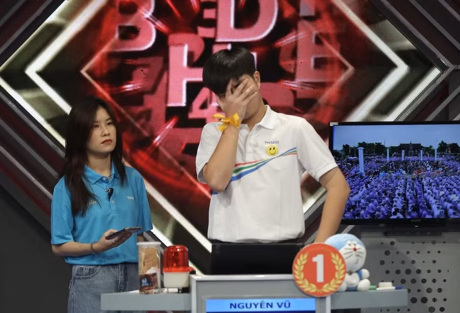 Nguyên Vũ đã rất lo lắng khi mất ngôi dẫn đầu ở những phút cuối. Nguyên Vũ đã rất lo lắng khi mất ngôi dẫn đầu ở những phút cuối.