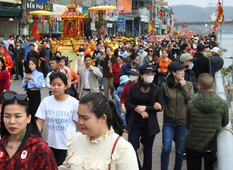 Sau 3 năm bị gián đoạn bởi dịch Covid-19, lễ hội năm nay được tổ chức với quy mô lớn, an toàn thu hút hàng nghìn du khách và nhân dân địa phương. Lễ hội đền Cửa Ông tháng 2 năm Quý Mão 2023 được tổ chức trở lại trong 2 ngày từ 22 đến 23/2 (tức ngày 3/2 đến 4/2 âm lịch).