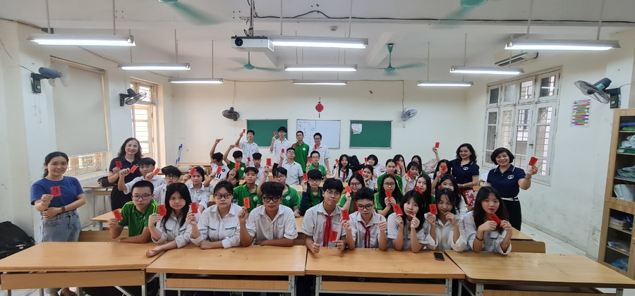 BGH còn tặng các bạn một món quà nhỏ. BGH còn tặng các bạn một món quà nhỏ.