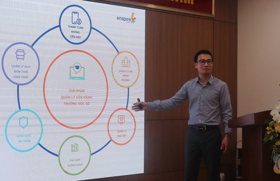 Chuyên gia chia sẻ về giải pháp trường học số. Chuyên gia chia sẻ về giải pháp trường học số.