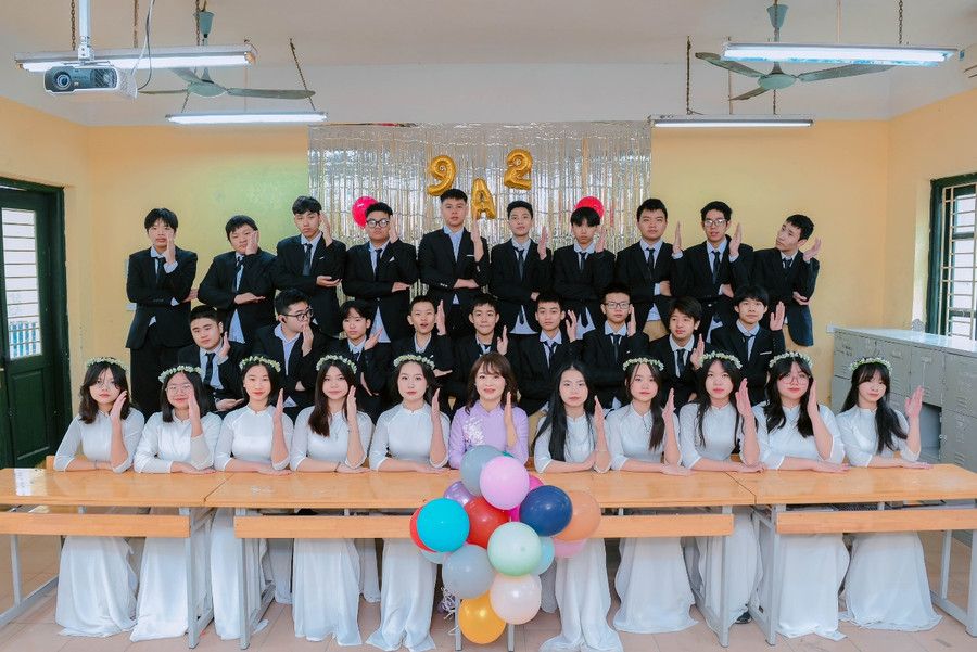 Cô trò lớp 9A2 trường THCS Thống Nhất. Cô trò lớp 9A2 trường THCS Thống Nhất.