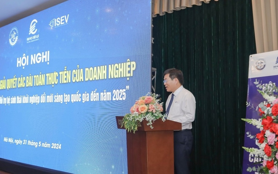 PGS. TS Nguyễn Lê Cường - Phó hiệu trưởng Trường Đại học Điện lực phát biểu. PGS. TS Nguyễn Lê Cường - Phó hiệu trưởng Trường Đại học Điện lực phát biểu.