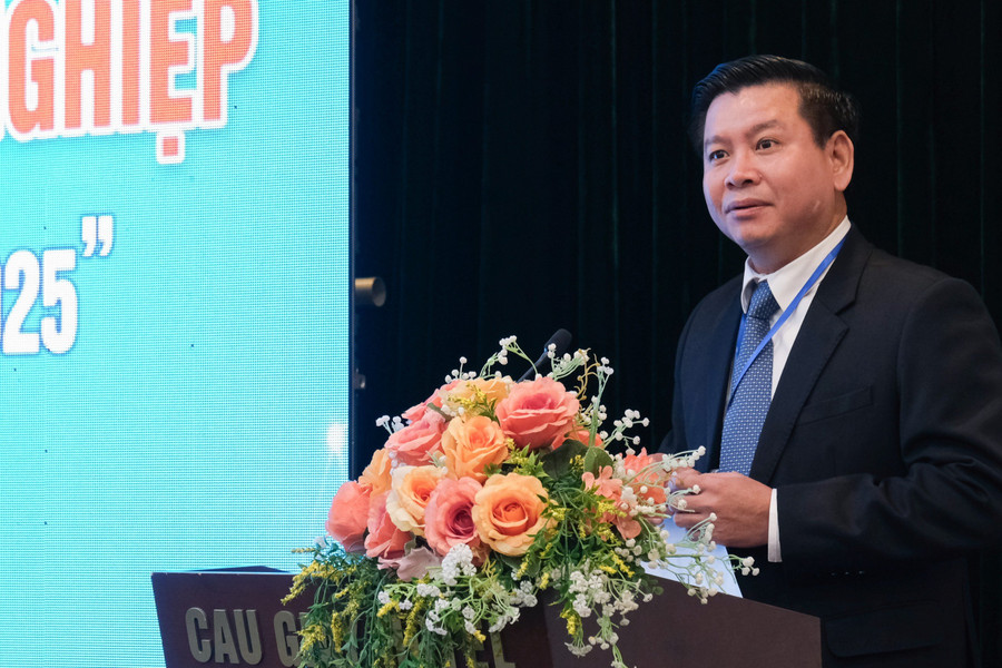 PGS.TS Đinh Văn Châu chia sẻ tại hội nghị. PGS.TS Đinh Văn Châu chia sẻ tại hội nghị.