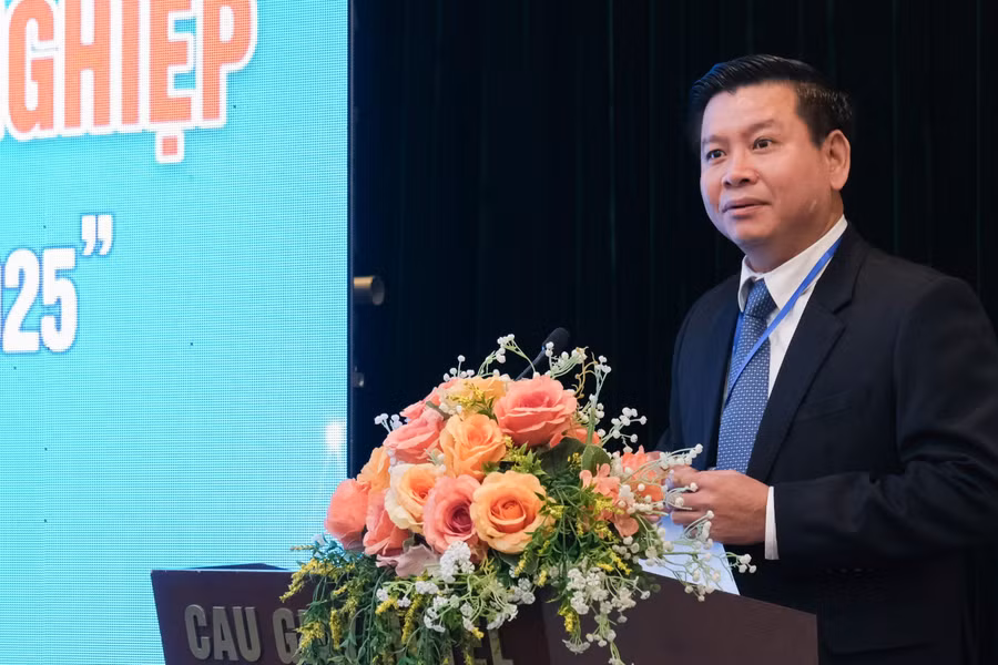 PGS.TS Đinh Văn Châu chia sẻ tại hội nghị.