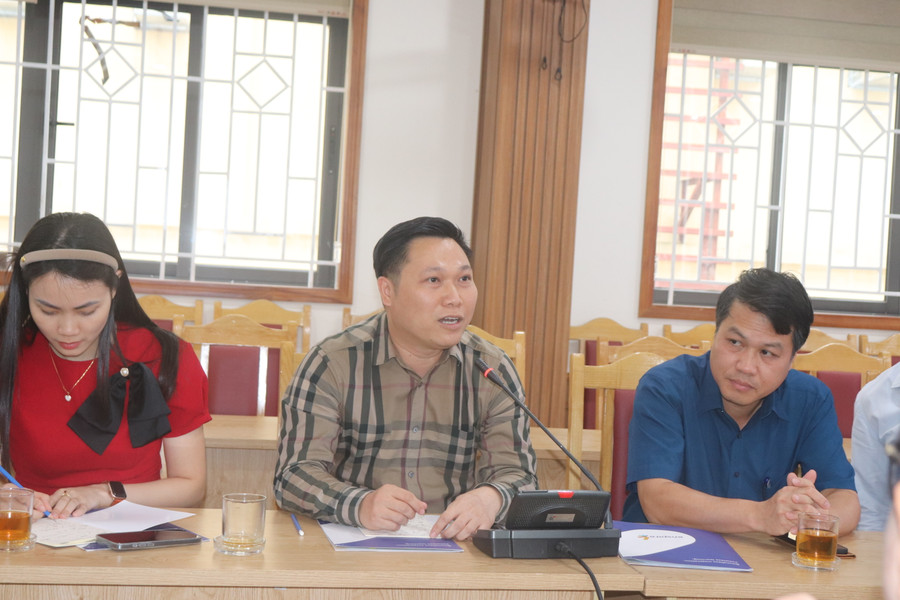Đại diện Trung tâm Giải pháp CNTT giáo dục- Cục Công nghệ thông tin (Bộ GD&ĐT) chia sẻ tại hội thảo. Đại diện Trung tâm Giải pháp CNTT giáo dục- Cục Công nghệ thông tin (Bộ GD&ĐT) chia sẻ tại hội thảo.