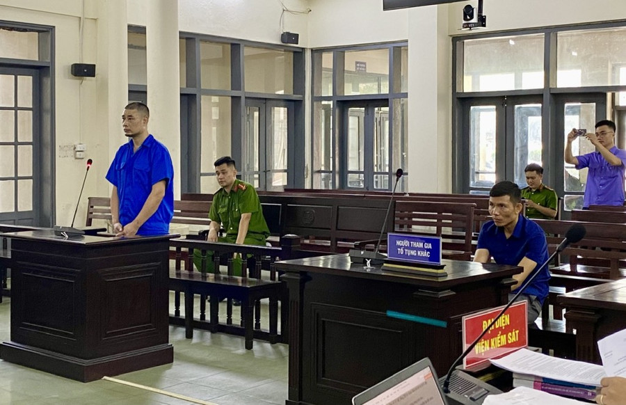 Lái xe dương tính ma túy đâm vào cảnh sát rồi bỏ chạy lĩnh án