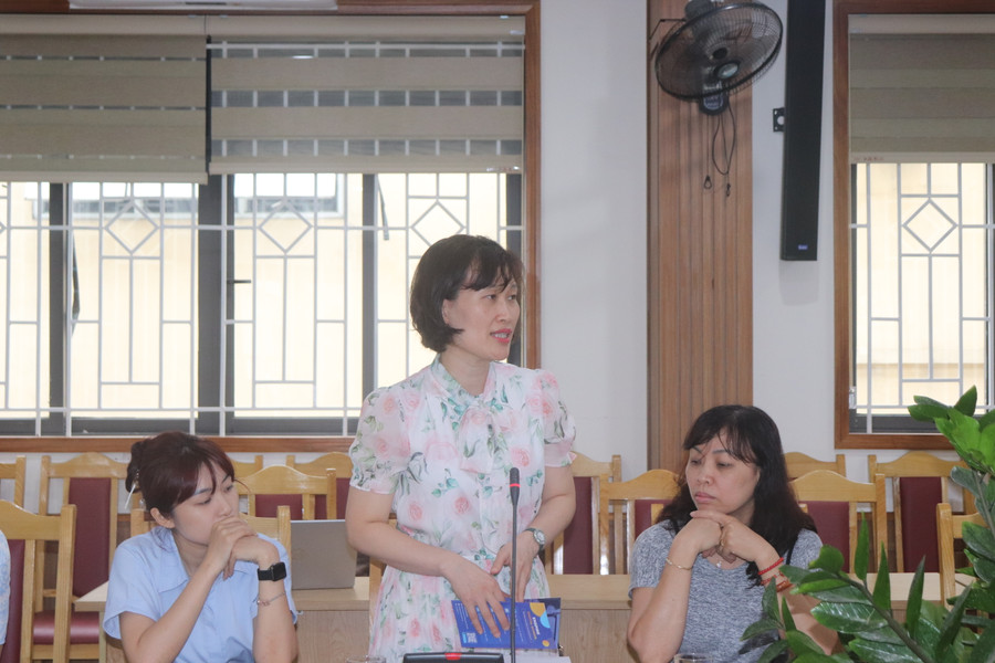 Cô Đỗ Minh Thu - Hiệu trưởng Trường Tiểu học Nguyễn Tri Phương phát biểu. Cô Đỗ Minh Thu - Hiệu trưởng Trường Tiểu học Nguyễn Tri Phương phát biểu.
