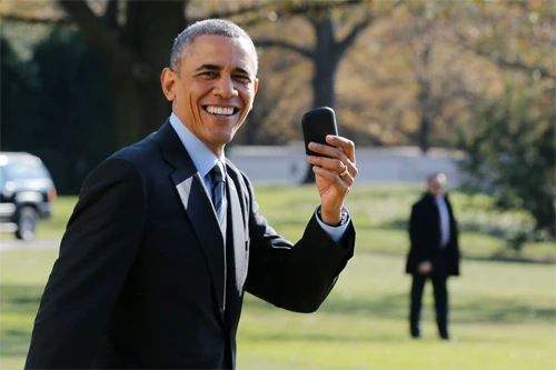 Phản ứng của Obama khi quên điện thoại BlackBerry