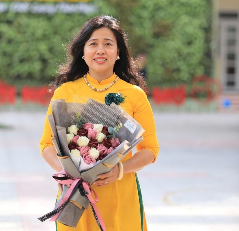 Cô giáo Nguyễn Thanh Hà trong ngày lễ khai giảng năm học mới.