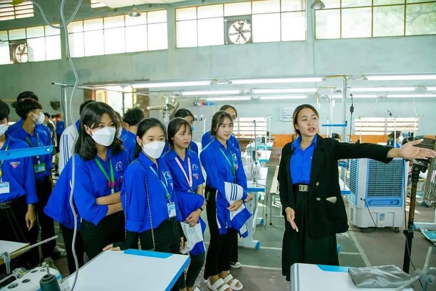 Học sinh THPT ở Bắc Giang thăm quan, trải nghiệm các mô hình học tập ở các trường Đại học, Cao đẳng trên địa bàn.