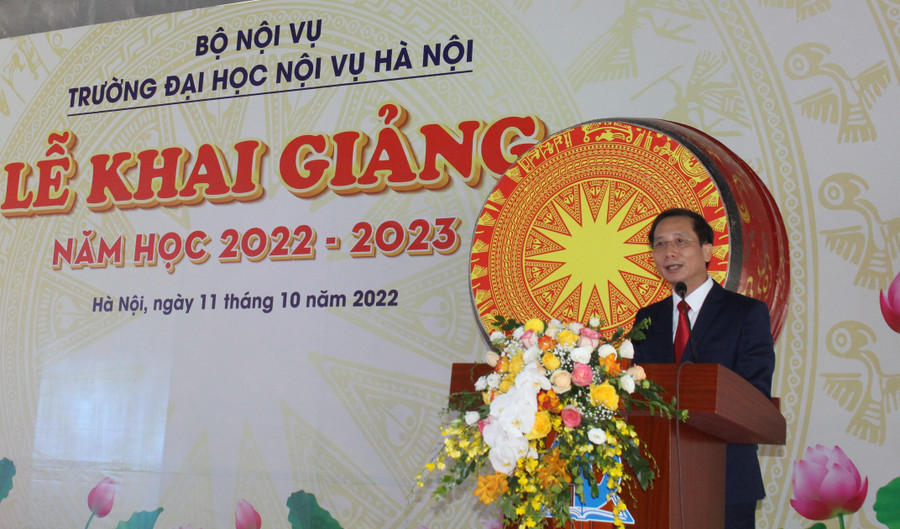 PGS. TS Nguyễn Bá Chiến phát biểu khai giảng năm học mới 2022-2023. PGS. TS Nguyễn Bá Chiến phát biểu khai giảng năm học mới 2022-2023.