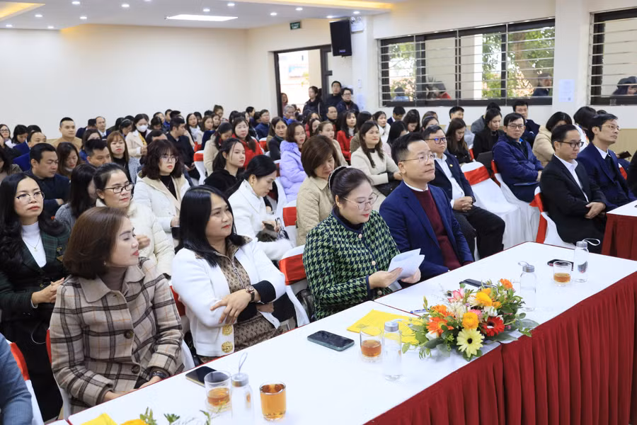 Quang cảnh hội thảo "Chuyển đổi số trong giáo dục Ba Đình hướng tới giáo dục thông minh”.