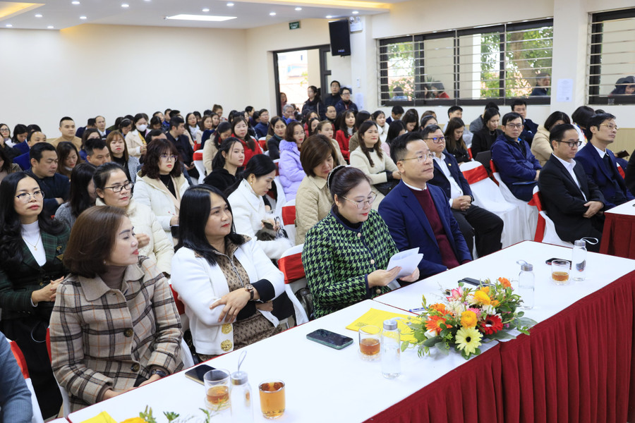 Quang cảnh hội thảo "Chuyển đổi số trong giáo dục Ba Đình hướng tới giáo dục thông minh”. Quang cảnh hội thảo "Chuyển đổi số trong giáo dục Ba Đình hướng tới giáo dục thông minh”.