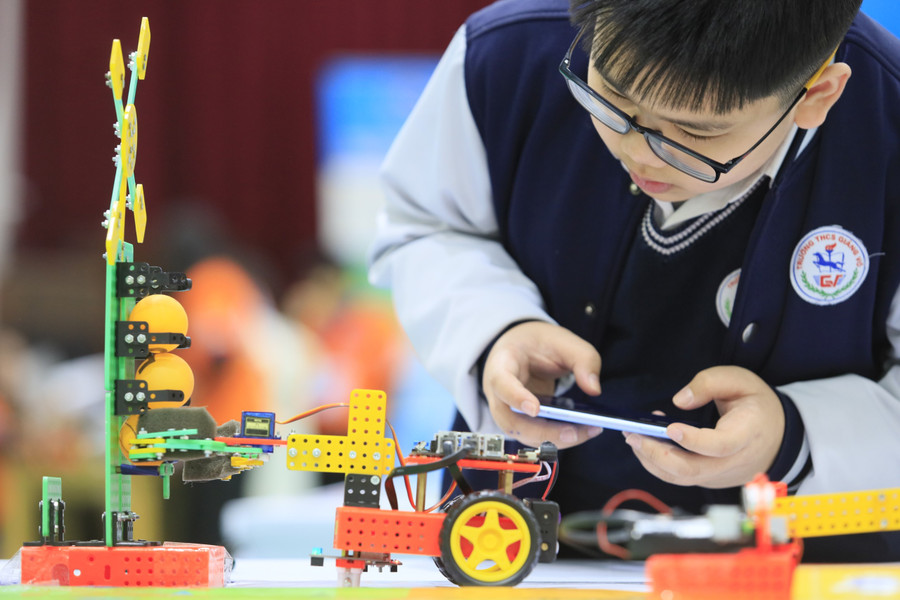 Học sinh Trường THCS Giảng Võ tranh tài tại Cuộc thi Robotics. Học sinh Trường THCS Giảng Võ tranh tài tại Cuộc thi Robotics.