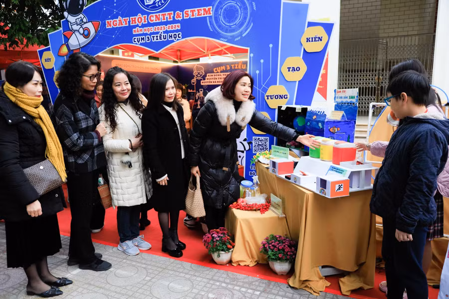 Sản phẩm STEM của học sinh Trường Tiểu học Kim Đồng mang tới ngày hội.