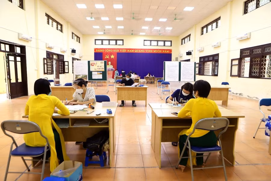 Thay vì trực tiếp, tuyển sinh đầu cấp thực hiện trực tuyến đảm bảo phòng dịch.