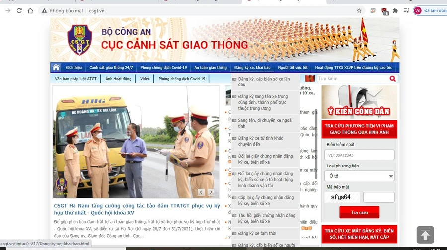  Người dân truy cập Cổng Thông tin điển tử (csgt.vn). 