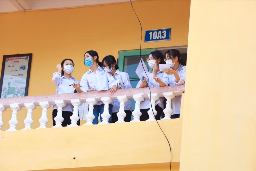 Thí sinh sẵn sàng cho các bài thi cuối cùng của kỳ thi tuyển sinh vào lớp 10 THPT không chuyên.